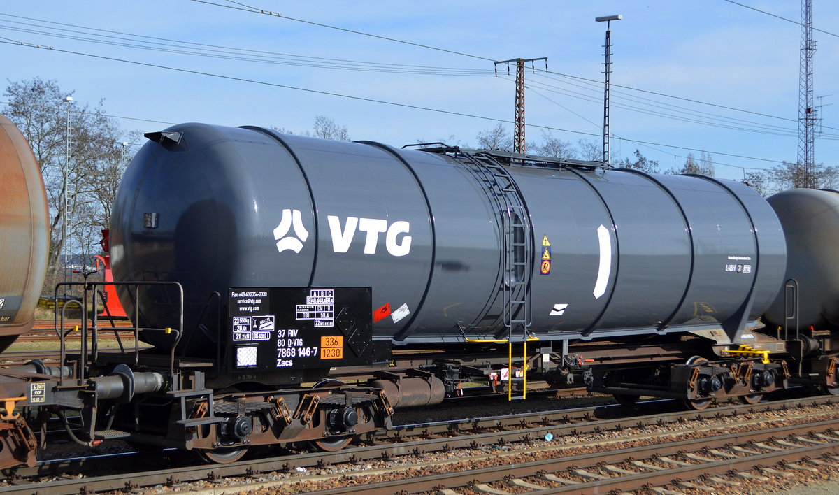 Kesselwagen vom Einsteller VTG AG mit der Nr. 37 RIV 80 D-VTG 7868 146-7 Zacs Befüllung: UN-Nr.: 336/1230 = Methanol am 16.03.20 Bf. Frankfurt/Oder.
