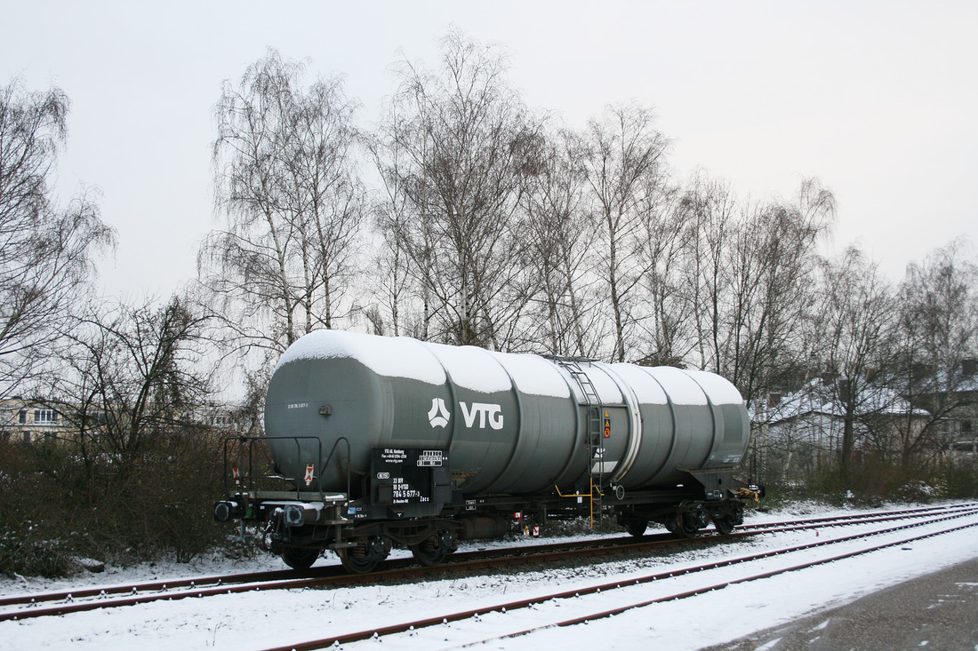 Kesselwagen der Gattung Zacs der VTG AG im Gleisanschluss der Coelner Benzin Raffinerie in Köln.
Aufnahmedatum: 2. Dezember 2010