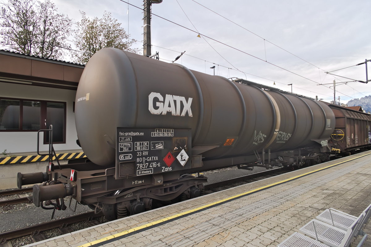 Kesselwagen der Gattung Zans, 33 RIV 80 D-GATXA 7837 416-6, zur Befüllung mit Dieselkrafstoff/Heizöl, am Bahnhof Kitzbühel. Aufgenommen 2.10.2020.