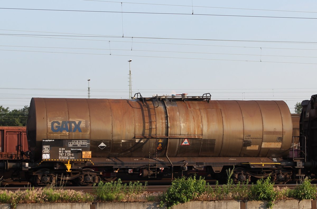 Kesselwagen der GATX(Nr.:33 RIV 80 D-GATXD 7873 131-6), abgestellter Güterzug im Rbf Seelze am 30.05.2018. Ladegut ist Kalilauge (Warntafel 80/1814).