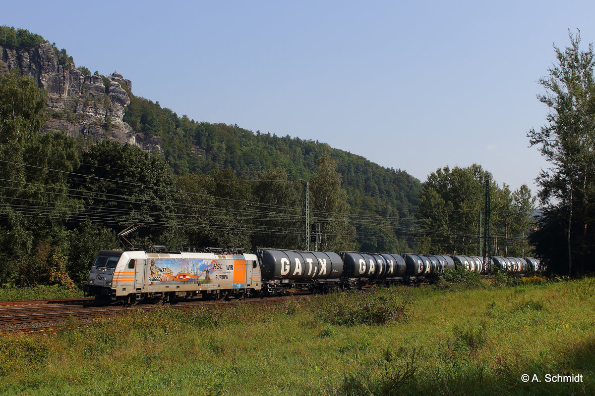 Kesselzug bei Rathen am 13.09.2016 mit der Werbe HSL 186 181. 