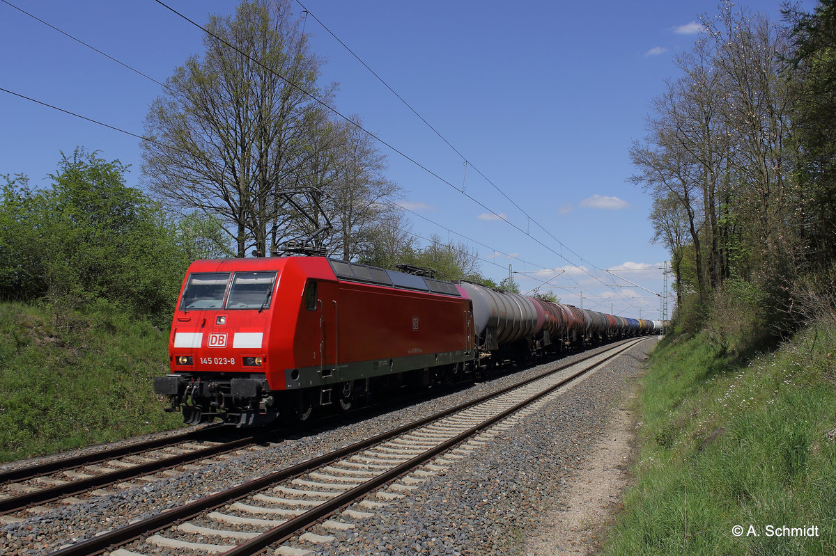 Kesselzug mit 145 023 in Richtung Hof. Aufgenommen 08.05.2016 bei Liebau/Pöhl