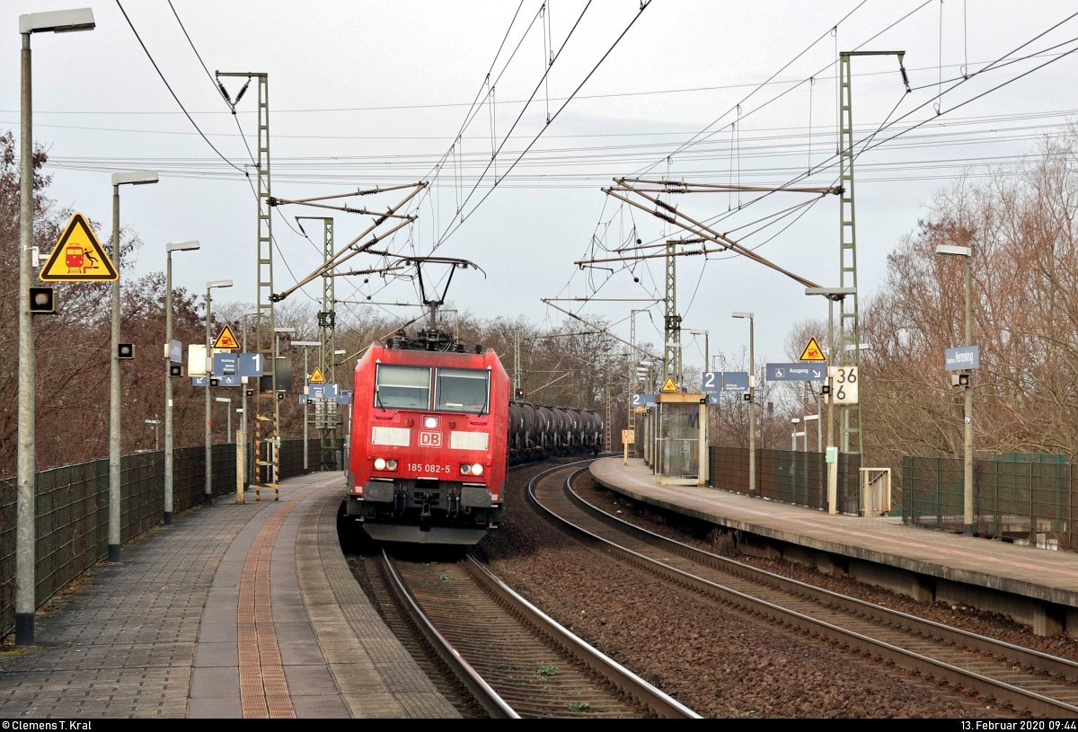 Kesselzug mit 185 082-5 DB durchfährt den Hp Magdeburg Herrenkrug auf der Bahnstrecke Berlin–Magdeburg (KBS 201) Richtung Biederitz.
[13.2.2020 | 9:44 Uhr]