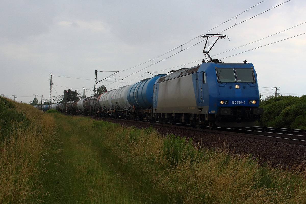 Kesselzug mit der 185 520 auf dem Weg in Richtung Dresden. Aufgenommen am 16.06.2017 in Zeithain