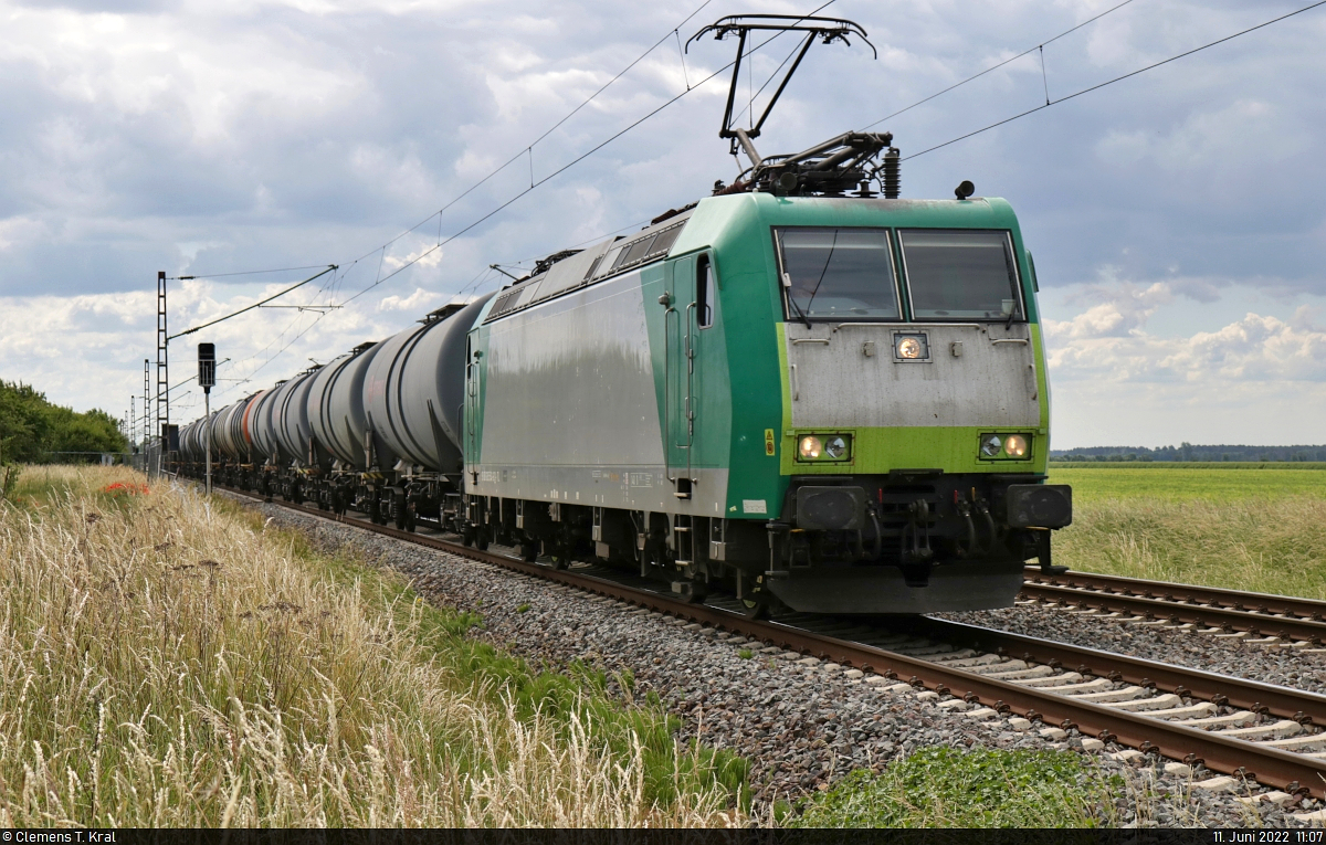 Kesselzug mit 185 543-6 unterwegs in Lübs(Magdeburg) Richtung Biederitz.

🧰 ITL Eisenbahngesellschaft mbH (ITL)
🕓 11.6.2022 | 11:07 Uhr