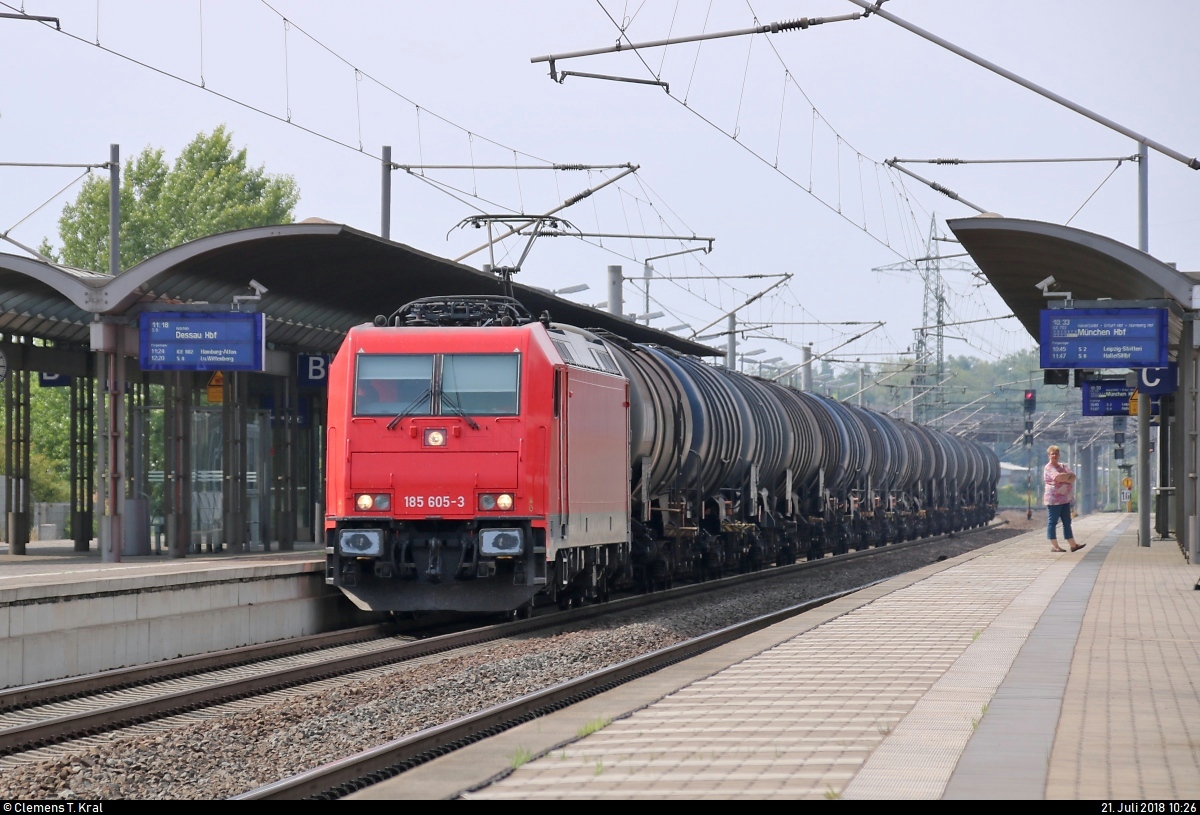 Kesselzug mit 185 605-3 der RheinCargo GmbH & Co. KG steht im Bahnhof Bitterfeld auf Gleis 2 in nördlicher Richtung.
[21.7.2018 | 10:26 Uhr]