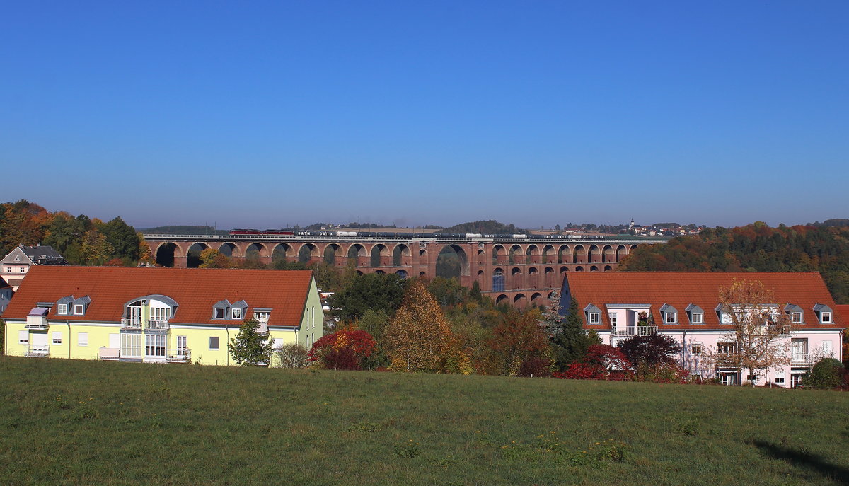 Kesselzug mit Doppel 232 der LEG auf der Göltzschtalbrücke in Netzschkau. Eingefangen bei schönstem Herbstwetter am 13.10.2018