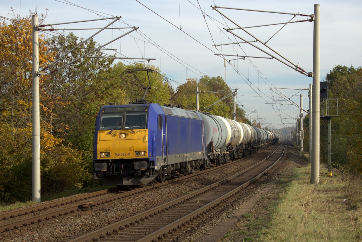 Kesselzug mit der Ex Connexlok 146 522-8 auf dem Weg in Richtung Erfurt, aufgenommen in Hopfgarten bei Weimar am 24.10.2015