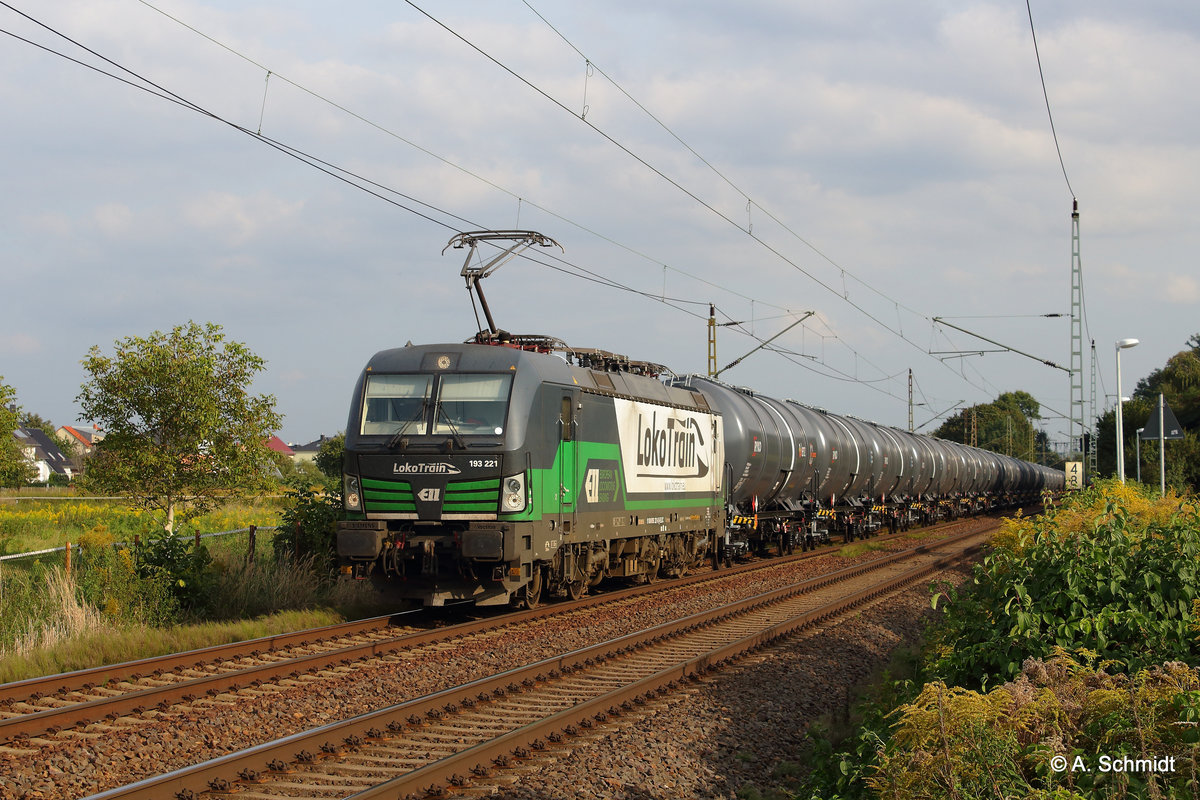 Kesselzug Richtung Zeithain in Dresden Stetzsch mit 193 221 dem Lokotrain Vectron aus CZ. Gesehen am 22.09.2016