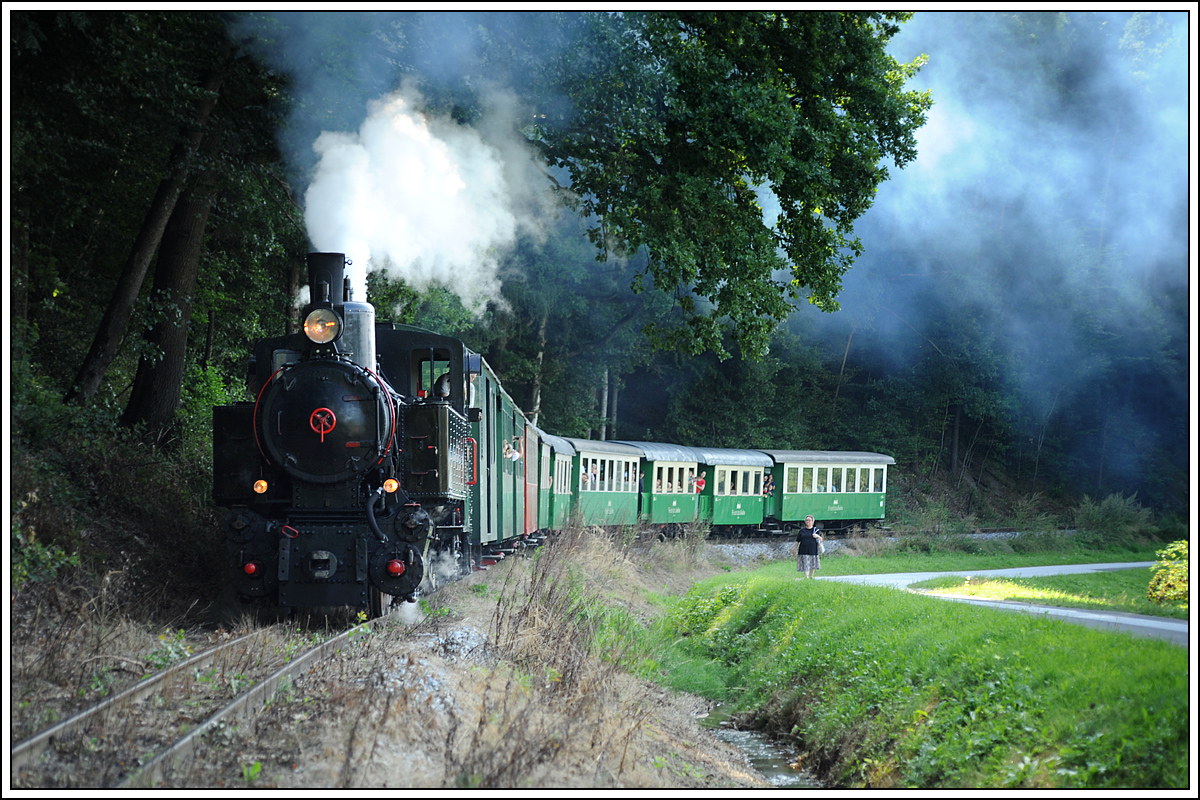 Kh101 mit dem Dampfbummelzug von Weiz nach Birkfeld am 23.8.2013 zwischen Oberfeistritz und Anger aufgenommen.

http://www.club-u44.at/index.php
