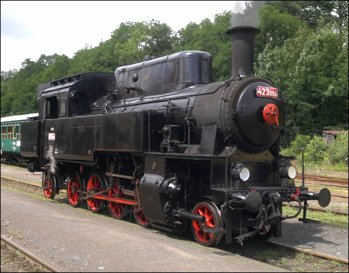 KHKD 423.094 (CKD - 1928)auf Banhof Luzna u Rakovnika am 30.7.2016