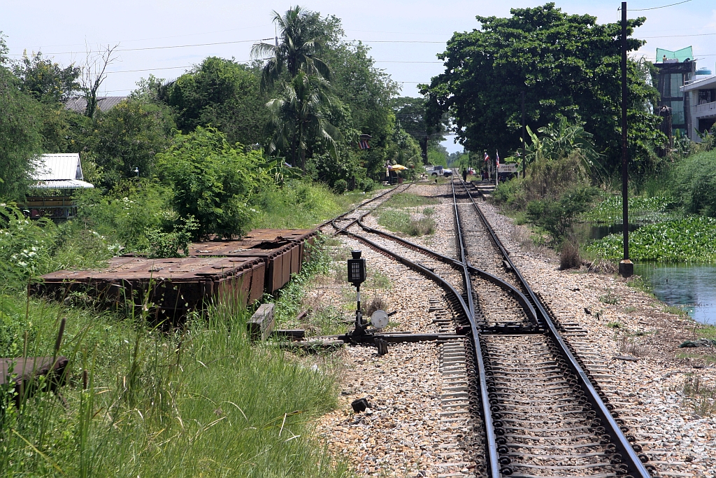 Khok Khwai Station am 04.Juni 2018, aufgenommen vom letzten Wagen des ORD 4324 (Mahachai - Wongwian Yai).