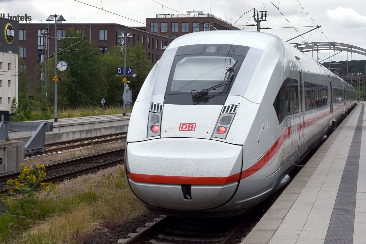 KIEL, 19.07.2021, ein ICE 4 auf Gleis 3