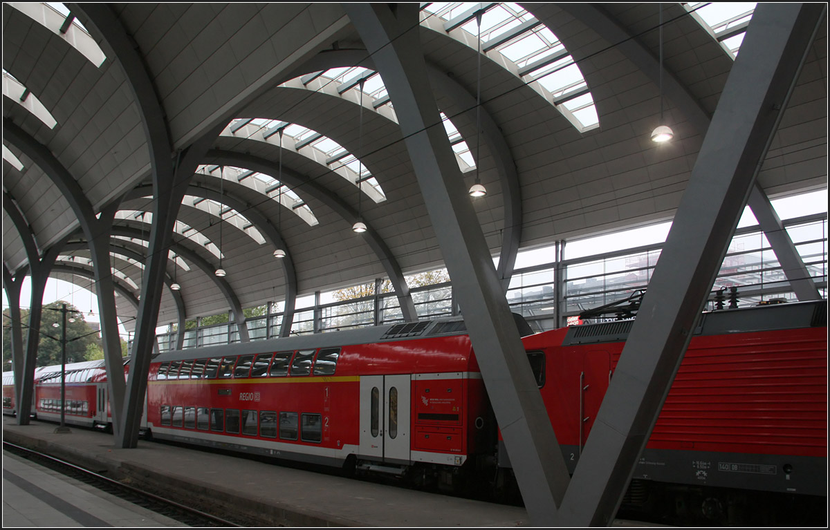 Kiel Hauptbahnhof -

Interessante Stahlkonstruktion mit den V-förmig angeordneten Stützen.

14.10.2015 (M)