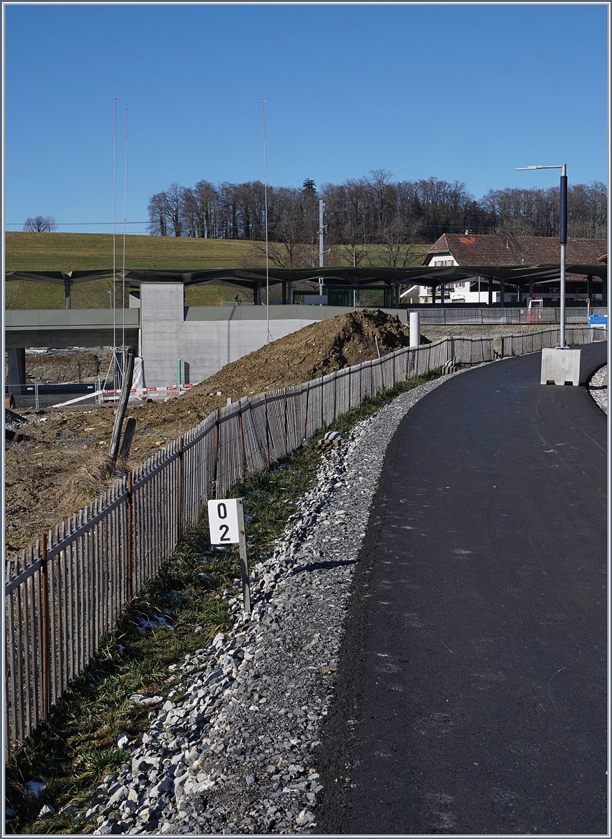 Kilometer 0.2 auf dem Weg zum neuen Bahnhof von Châtel St-Denis, welcher im Hintergrund zu sehen ist. 

5. Februar 2020
