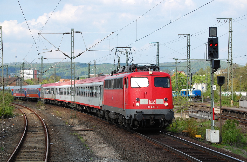 Kirchentags-Sonderzug Nr. 1: 110 457-9 mit PF 2703 Hamburg-Altona - Freiburg(Brsg) Hbf am 03.05.2013 in Göttingen 