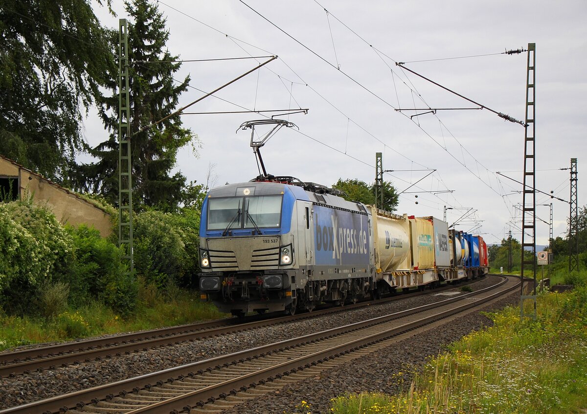 Kistenexpress 193 517 nahe Lützel auf der linken Rheinseite am 16.08.2021