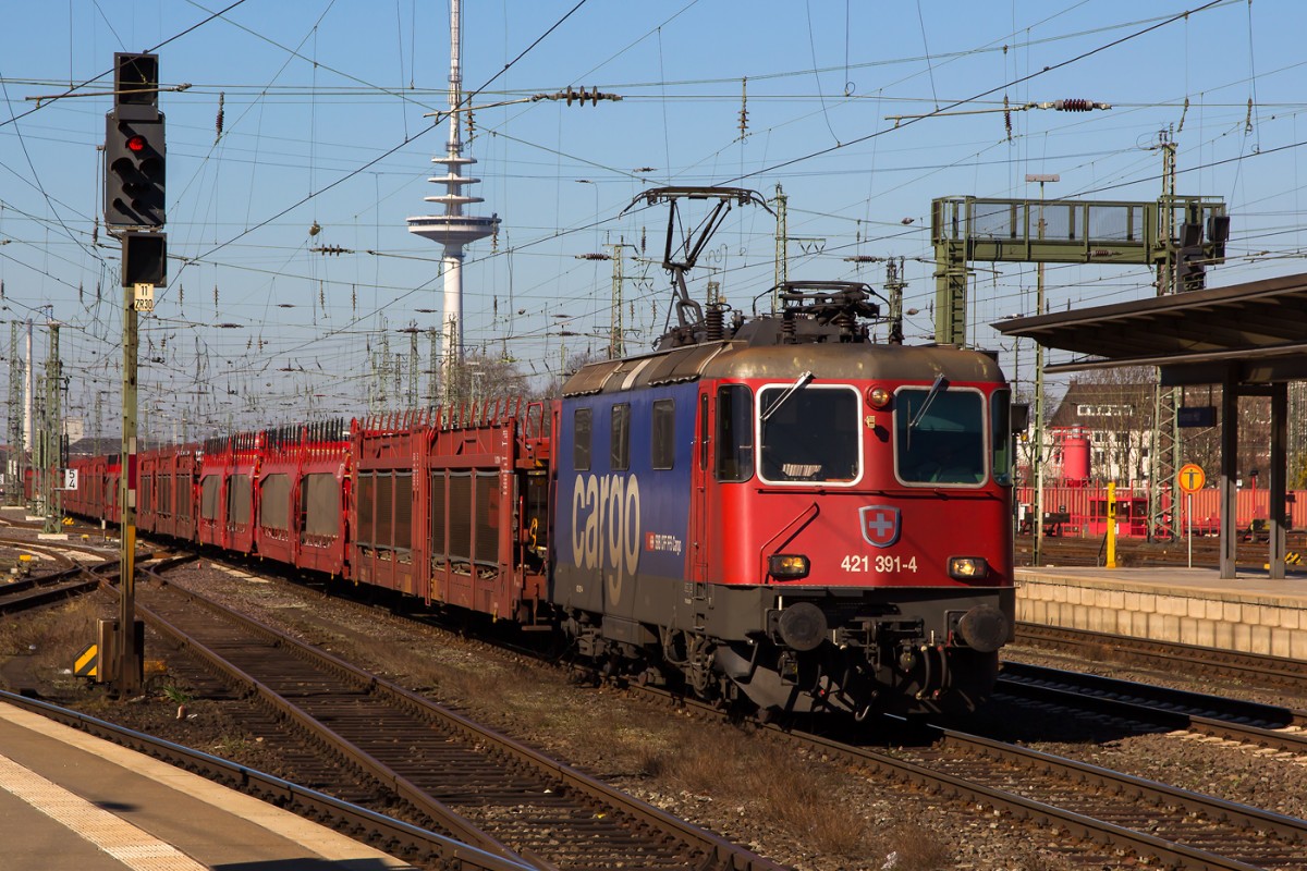 Klar zur Durchfat mit einem leeren Autozug am Haken. 12.3.14.