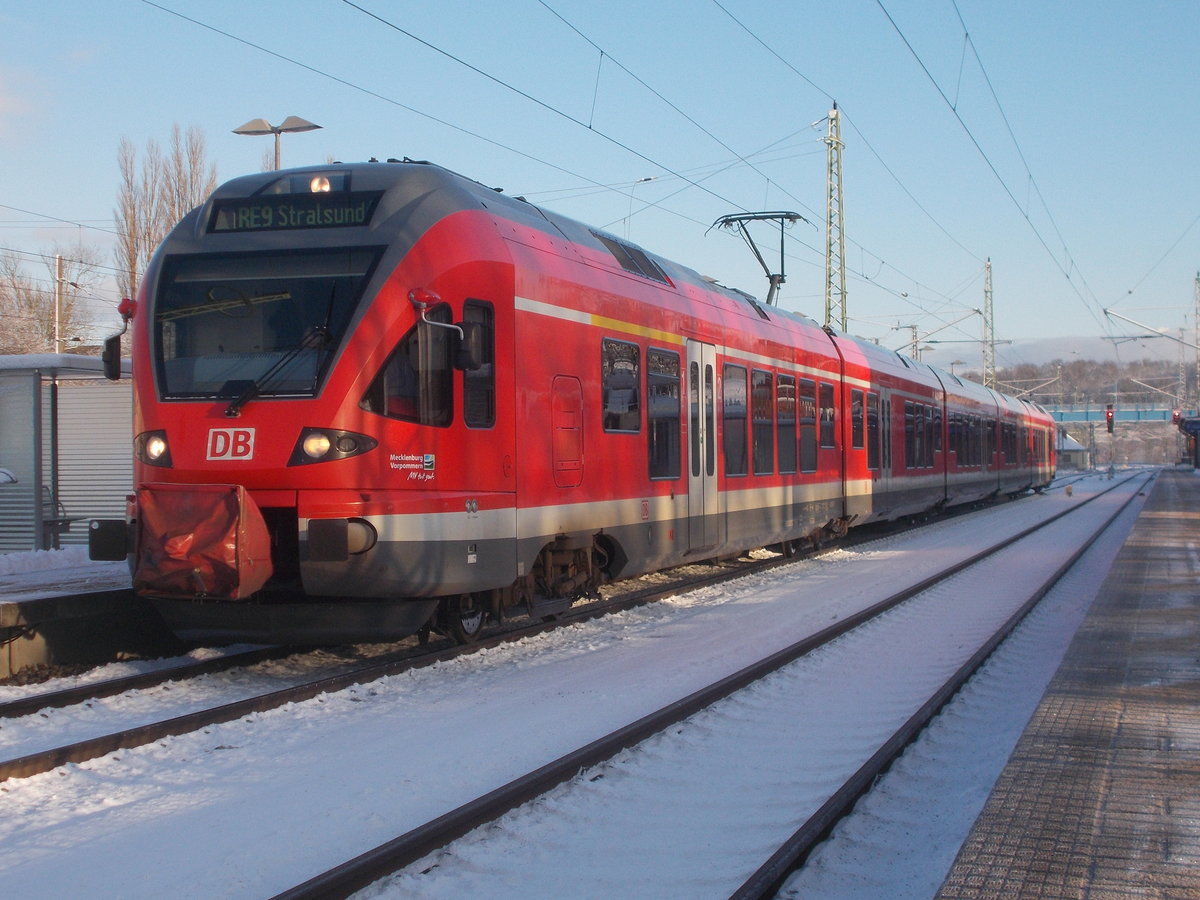 Klares Wetter und Sonnenschein,am 17.Dezember 2017,als ich den 429 027,in Bergen/Rügen,fotografierte.