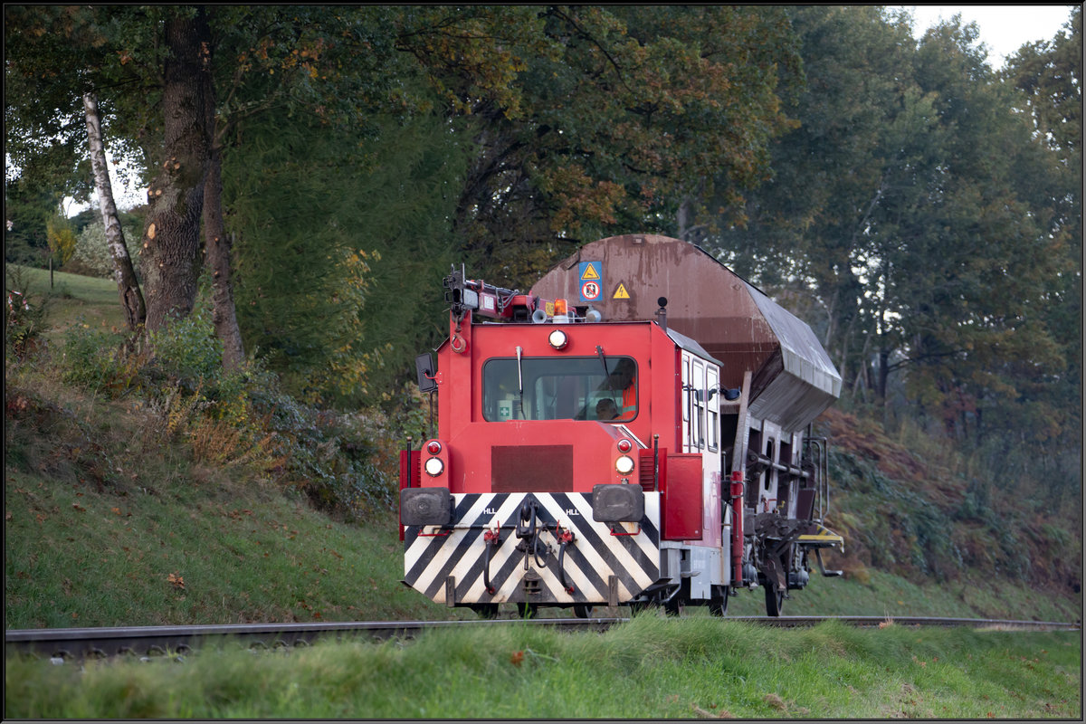 Klein aber OHO ,... 
Immer wieder im Einsatz sind die Kleinlokomotiven der Reihe DM 100 . 
Hier fährt DM 100.1 au dem Bahnhof St. Martin im Sulmtal Bergla nach Wies Eibiswald. 17.10.2019