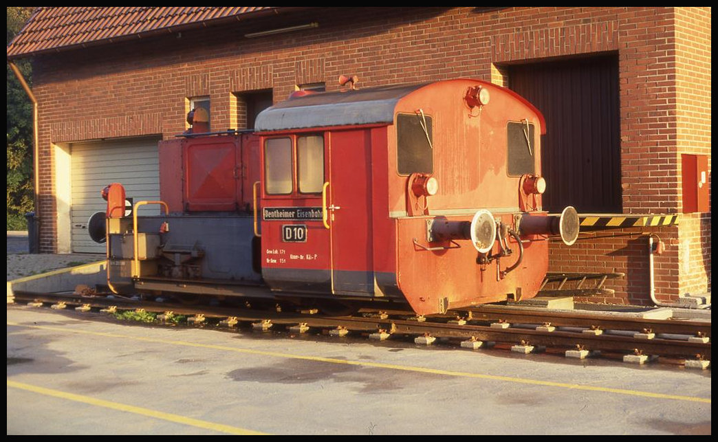 Klein Diesellok D 10 der Bentheimer Eisenbahn im Bahnhof Bad Bentheim am 4.9.1993.
