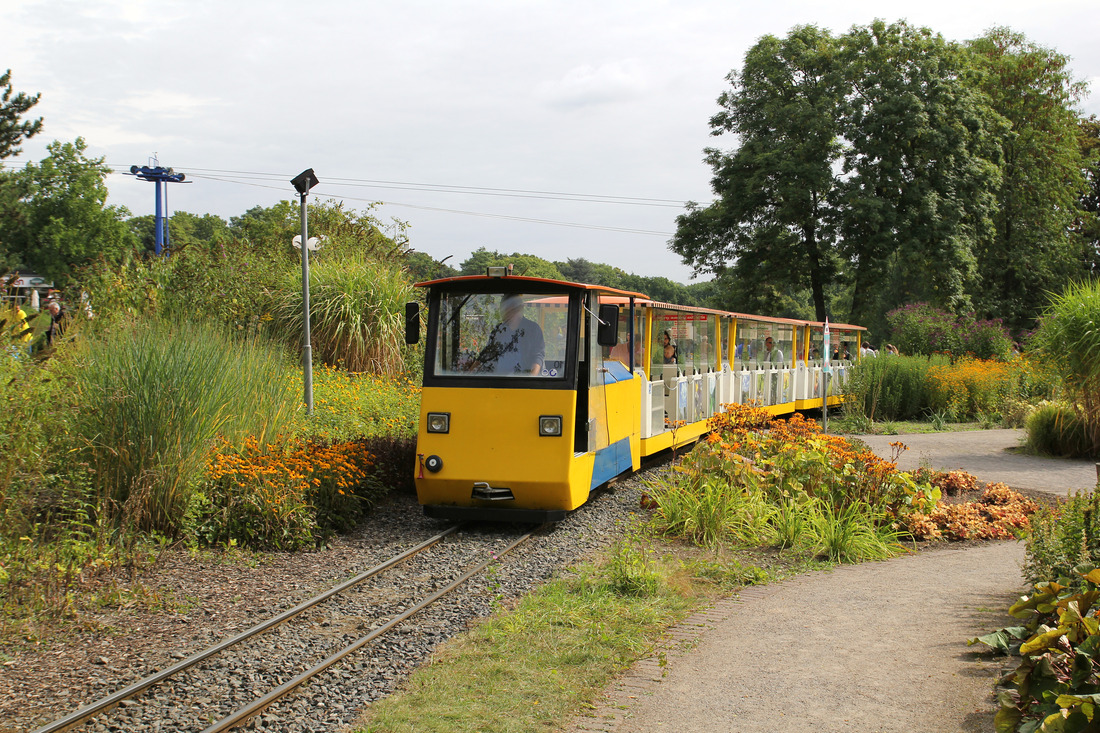 Die Parkbahn Im Westfalenpark Dortmund Vor Dem Fernsehturm Florian 