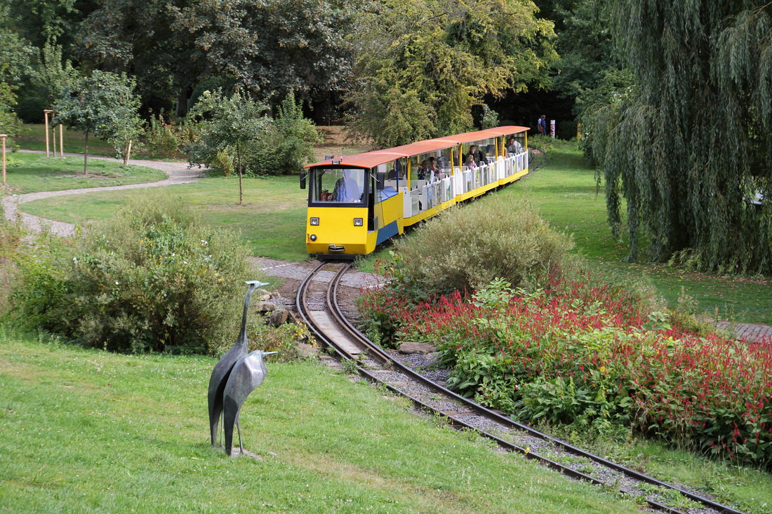 Die Parkbahn Im Westfalenpark Dortmund Vor Dem Fernsehturm Florian 
