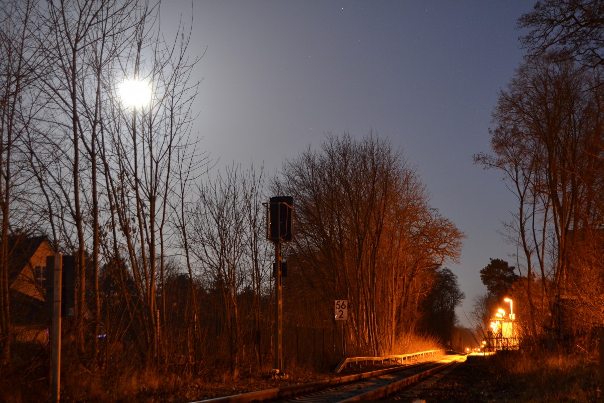 Kleinbahnhof Niderlehme (LDS) um 20.00 Uhr bei Vollmond mit klaren Himmel und Sternen am 14.02.2014 