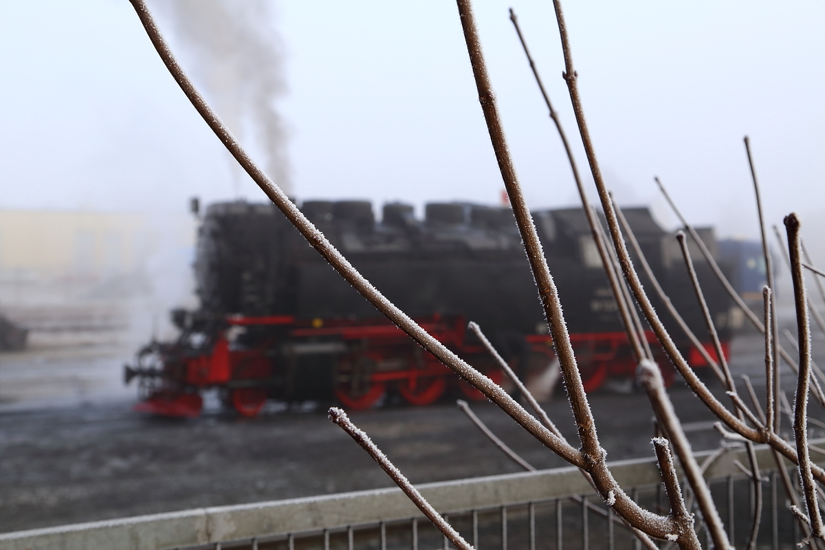 Kleine Harzer (Schmalspur-) Frostimpression, aufgenommen am Morgen des 13.02.2015 am Bw Wernigerode.