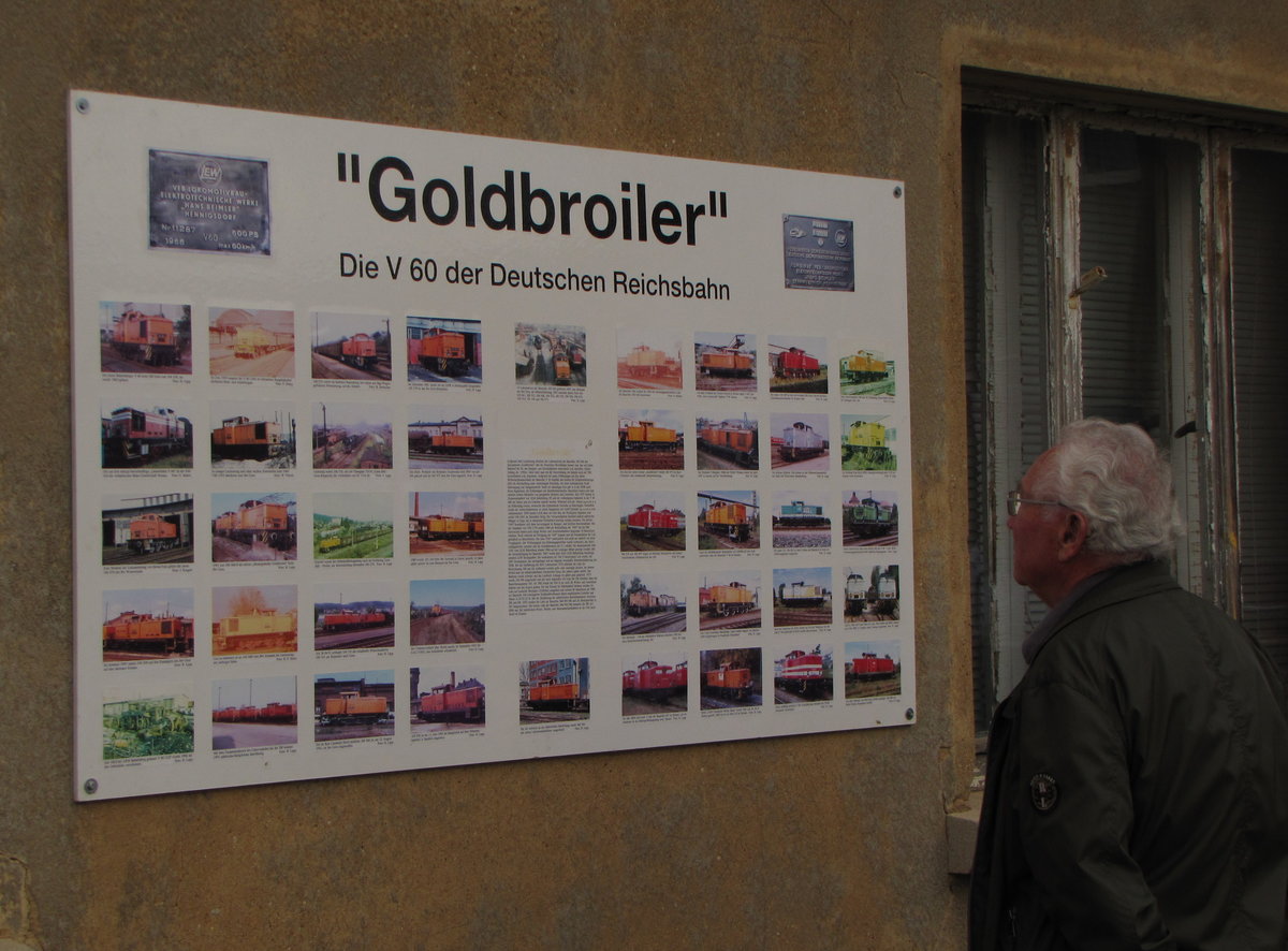 Kleine Infotafel über die V 60 der Deutschen Reichsbahn, am 30.04.2016 beim Eisenbahnfrühling in den Geraer Eisenbahnwelten.