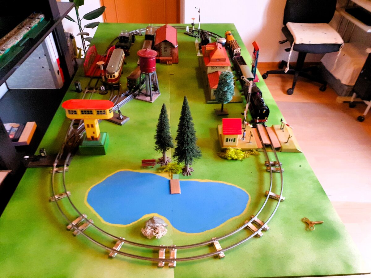 Kleine Spur 0 Anlage(Uhrwerk) Antik,1930er/1950er Jahre, aus meinem Diorama erstellt PW