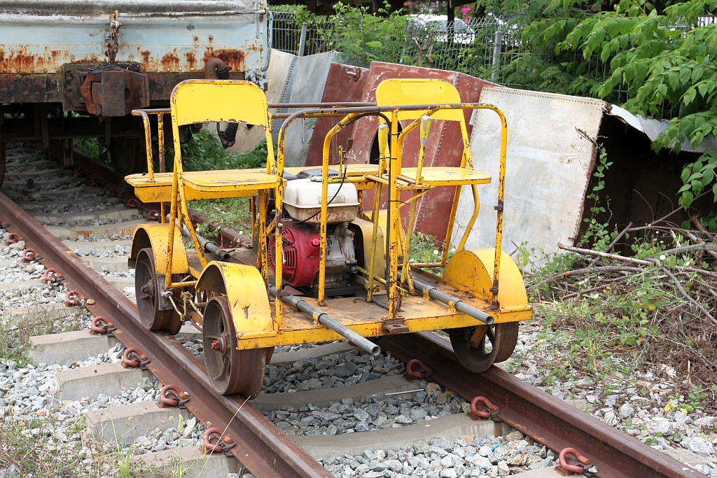 Kleinwagen รบ.5/226 (รบ.=RB.) am 05.Dezember 2025 in der Chachoengsao Junction.
