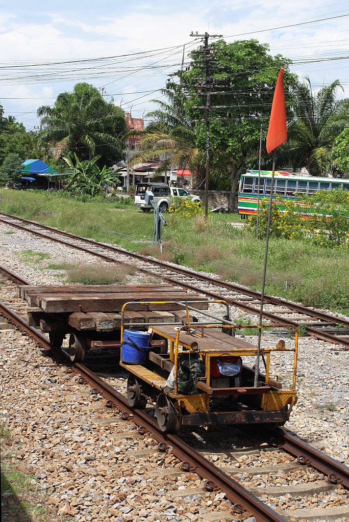 Kleinwagen รบ.6/202 (รบ.=RB.) am 23.Mai 2016 in de Na San Station.