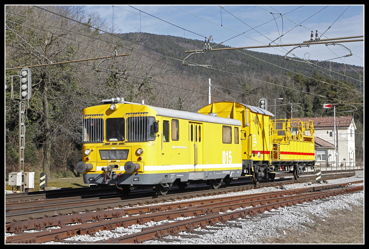 Kleinwagen 911 015 in  Gornje Lezece am 14.02.2019.