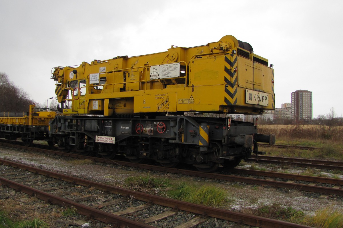 Kley´s Bau 97 82 46 505 17-3, ein Gleisbauschienenkran Krupp 45, am 07.12.2013 abgestellt in Erfurt Nord.