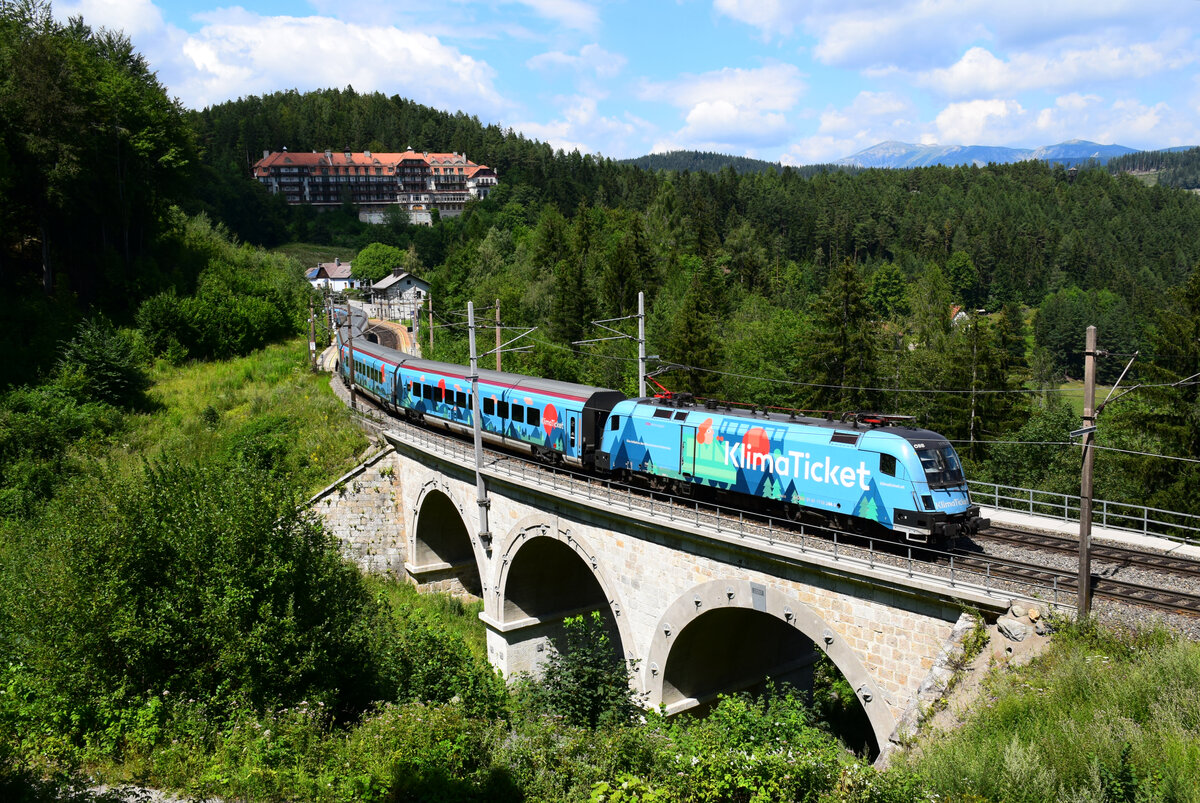 Klimajet am Semmering: die 1116 244 mit dem Railjet 653 von Wien nach Graz.
Wolfsbergkogel, 31.07.2022.