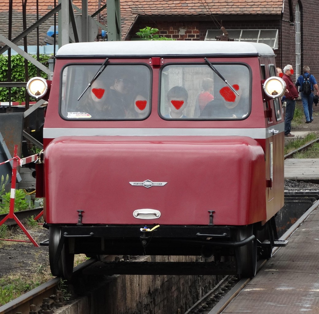 Klv 12-682 Bahnmeistereidraisine am 16.05.15 in Darmstadt Kranichstein