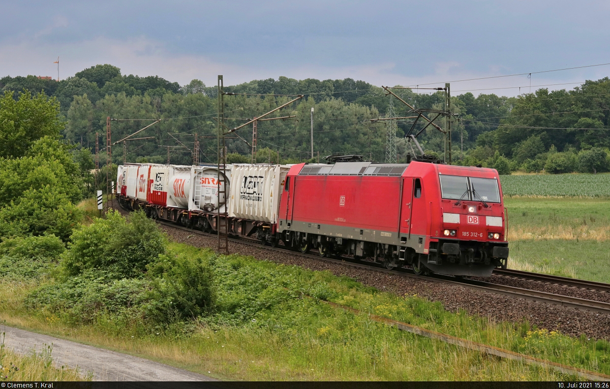 KLV-Zug mit 185 312-6 unterwegs südlich von Friedland (Niedersachsen) Richtung Eichenberg.

🧰 DB Cargo
🚩 Bahnstrecke Frankfurt–Göttingen (KBS 613)
🕓 10.7.2021 | 15:26 Uhr