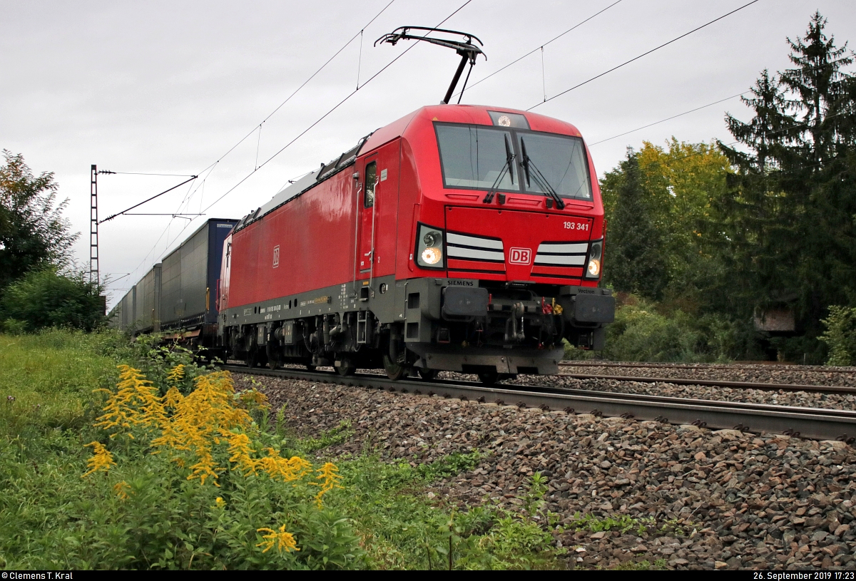 KLV-Zug mit 193 341-5 (Siemens Vectron) DB fährt in Asperg auf der Bahnstrecke Stuttgart–Würzburg (Frankenbahn | KBS 780) Richtung Kornwestheim.
[26.9.2019 | 17:23 Uhr]