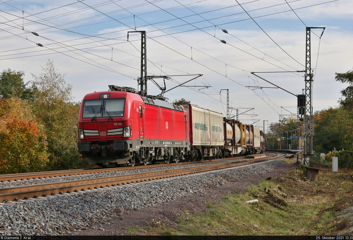 KLV-Zug mit 193 395-1 (Siemens Vectron) durchfährt den Hp Magdeburg Herrenkrug Richtung Magdeburg-Neustadt.

🧰 DB Cargo
🚩 Bahnstrecke Berlin–Magdeburg (KBS 201)
🕓 25.10.2021 | 13:31 Uhr