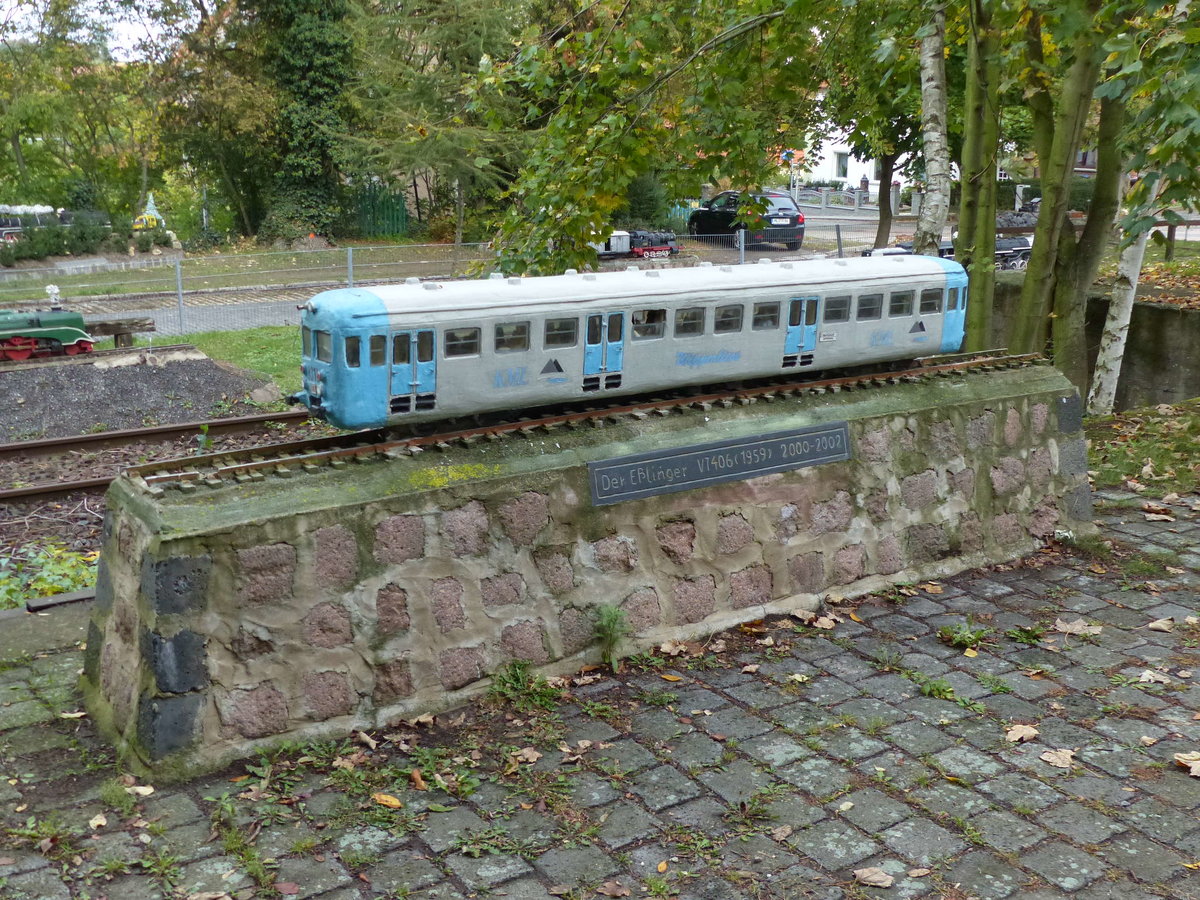 KML VT 406 als 1:10 Steinmodell, am 28.09.2019 am ehemaligen Bahnhof Gerbstedt.