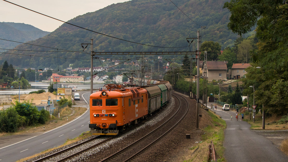 Knallige Farbe, trotzdem schön geworden, die 130 048-2. Erwischt am 4. August 2018 in Usti nad Labem. 