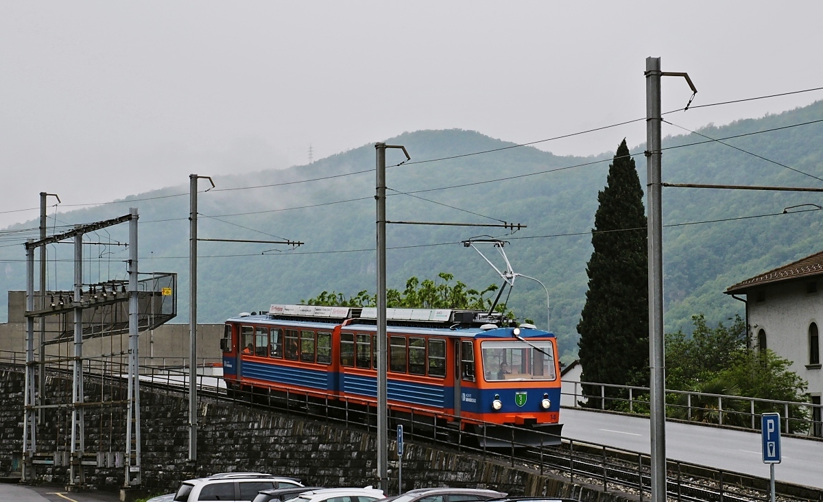 Knapp 13 Minuten nach Verlassen des Bahnhofs Capolago kehrt Bhe 4/8 14 mit einigen Streckenarbeitern zurück (08.05.2019)