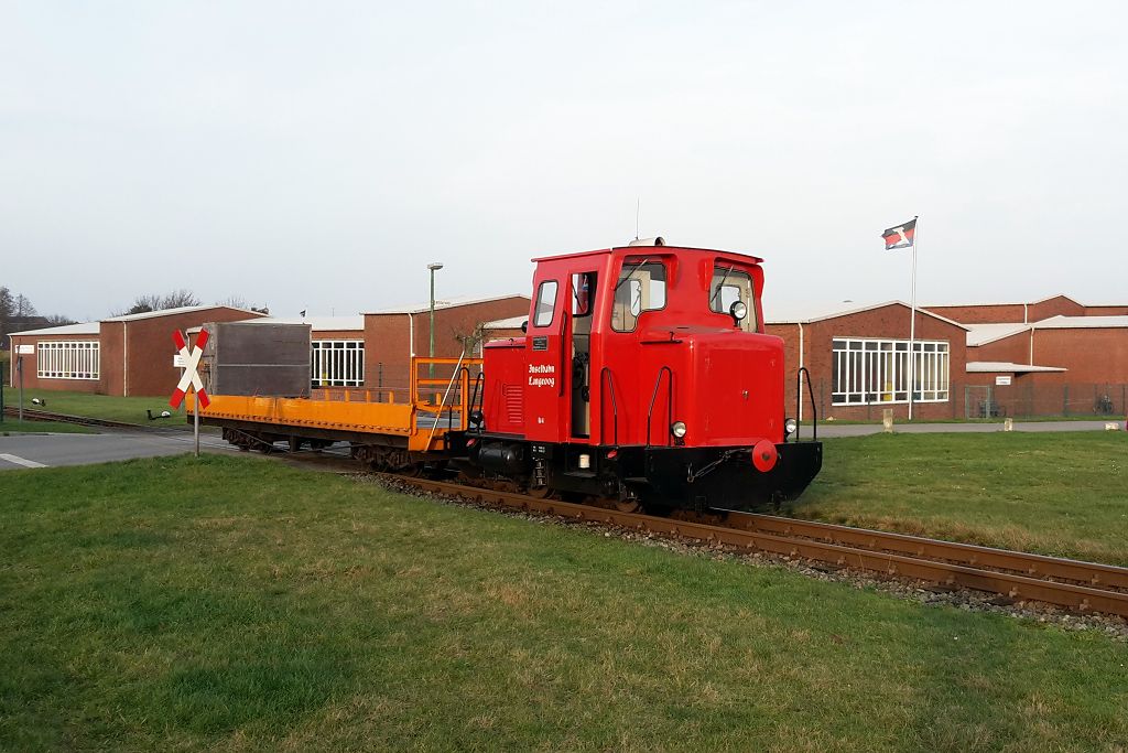 Kö 4 der Inselbahn Langeoog am 29.12.2015 am Ortsbahnhof