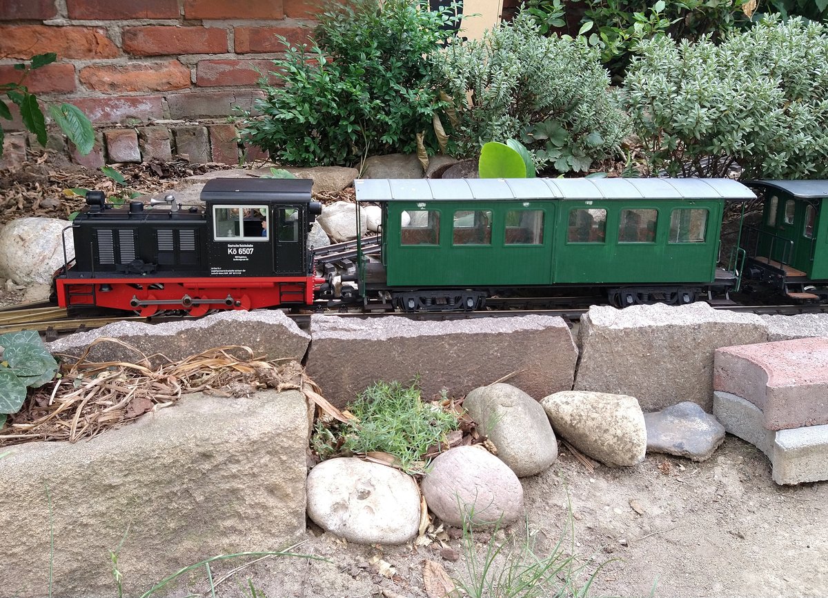 KÖ 6507 mit 2 Oldtimer Personenwagen auf einr Steigungsstrecke. 21.06.2020 15:12 Uhr 