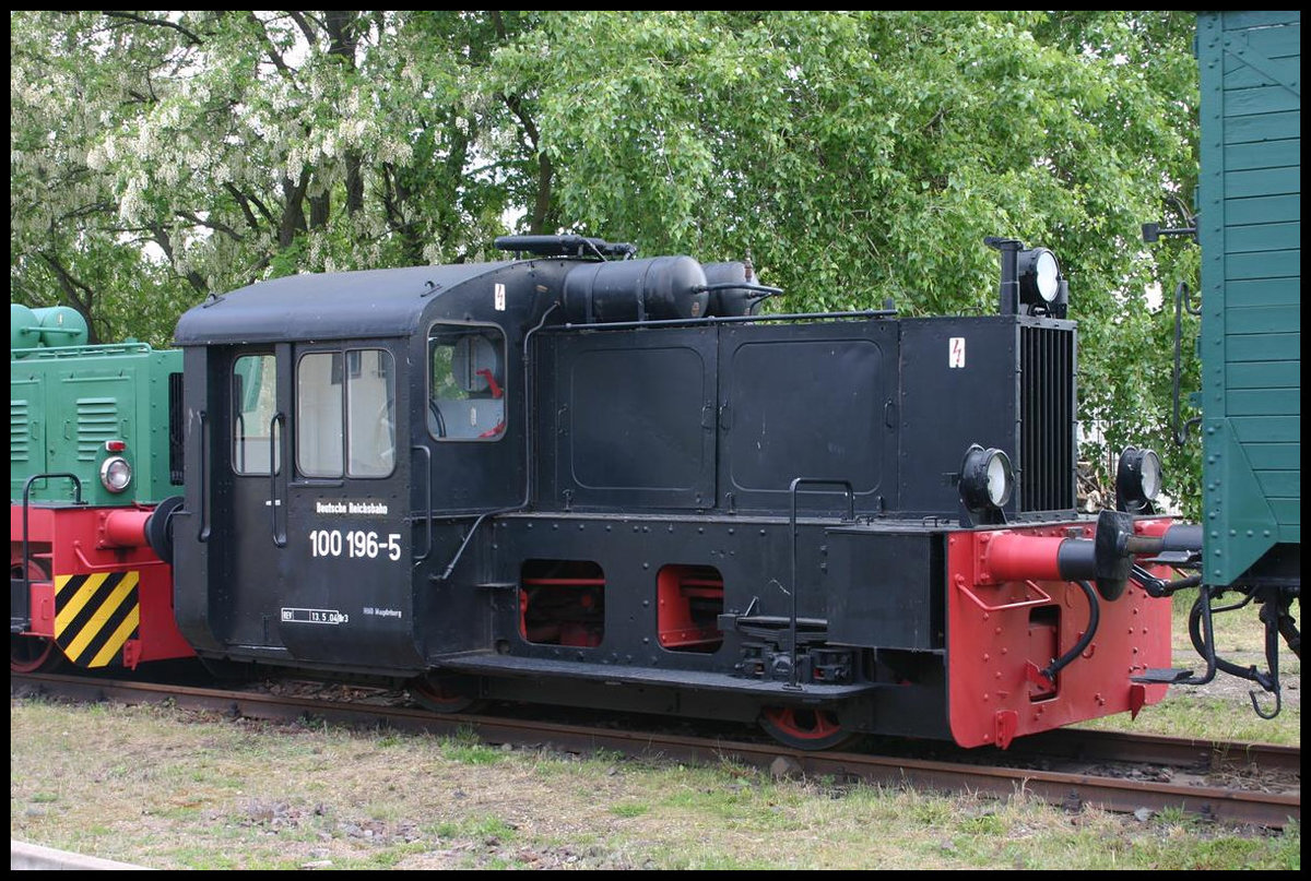 Köf 100196-5 hier am 17.5.2007 im Bestand der Magdeburger Eisenbahnfreunde im alten Magdeburger Hafen.