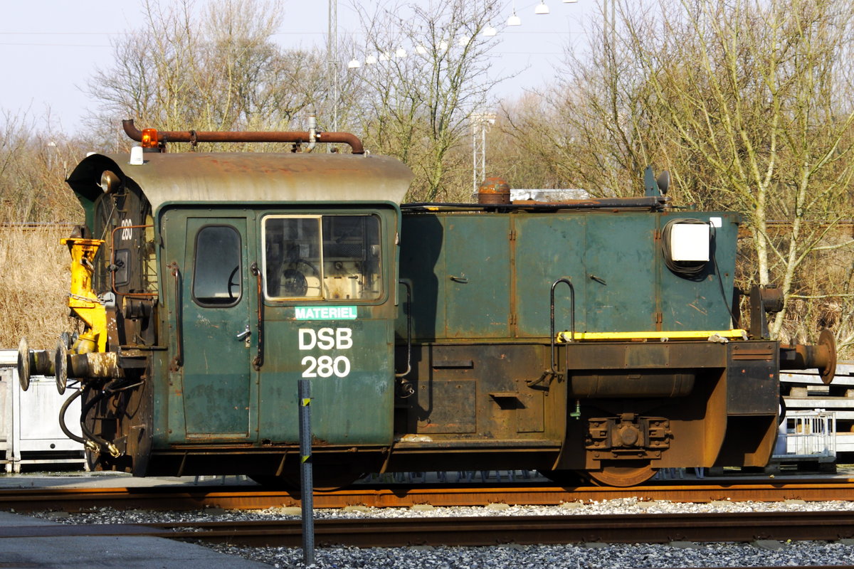 Köf 280 in depot area in Aarhus 04.03.2009