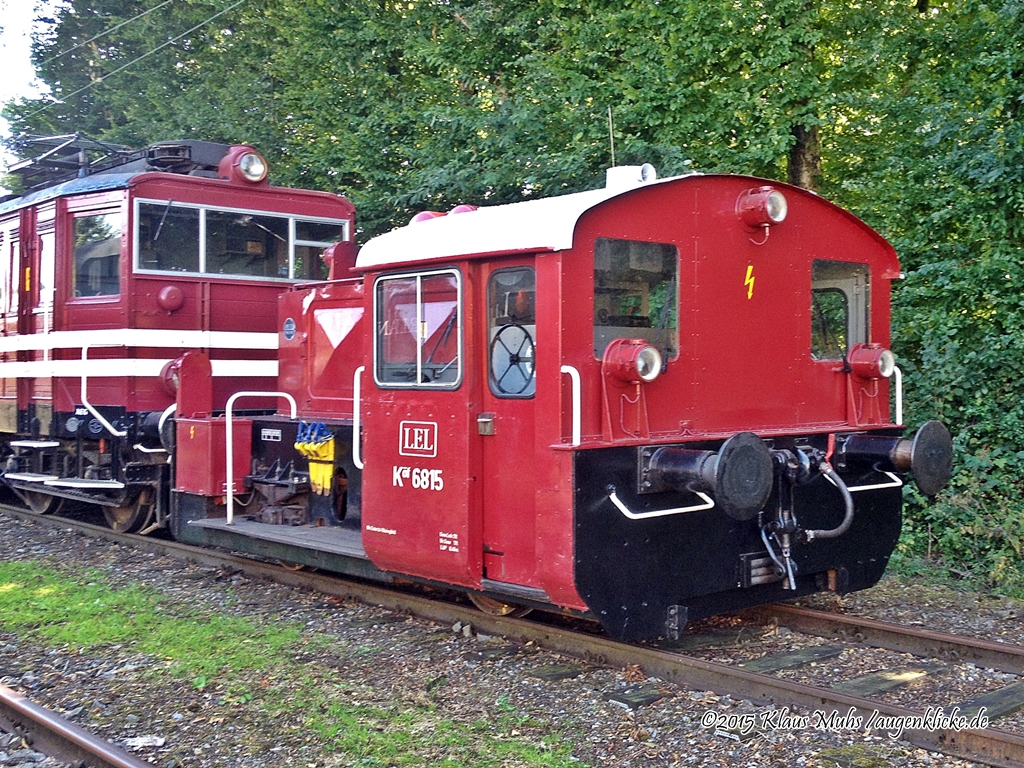 Köf 6815, ex-DB 323 335-0, der Landeseisenbahn Lippe.
Technische Daten: Baujahr: 1965 - Hersteller: Deutz - F.-Nr.57915 - Typ: A6M 617R - Bauart:B-dh - Leistung:125PS - Höchstgeschw.: 45 km/h
Bahnhofsfest Alverdissen 30.08.2015