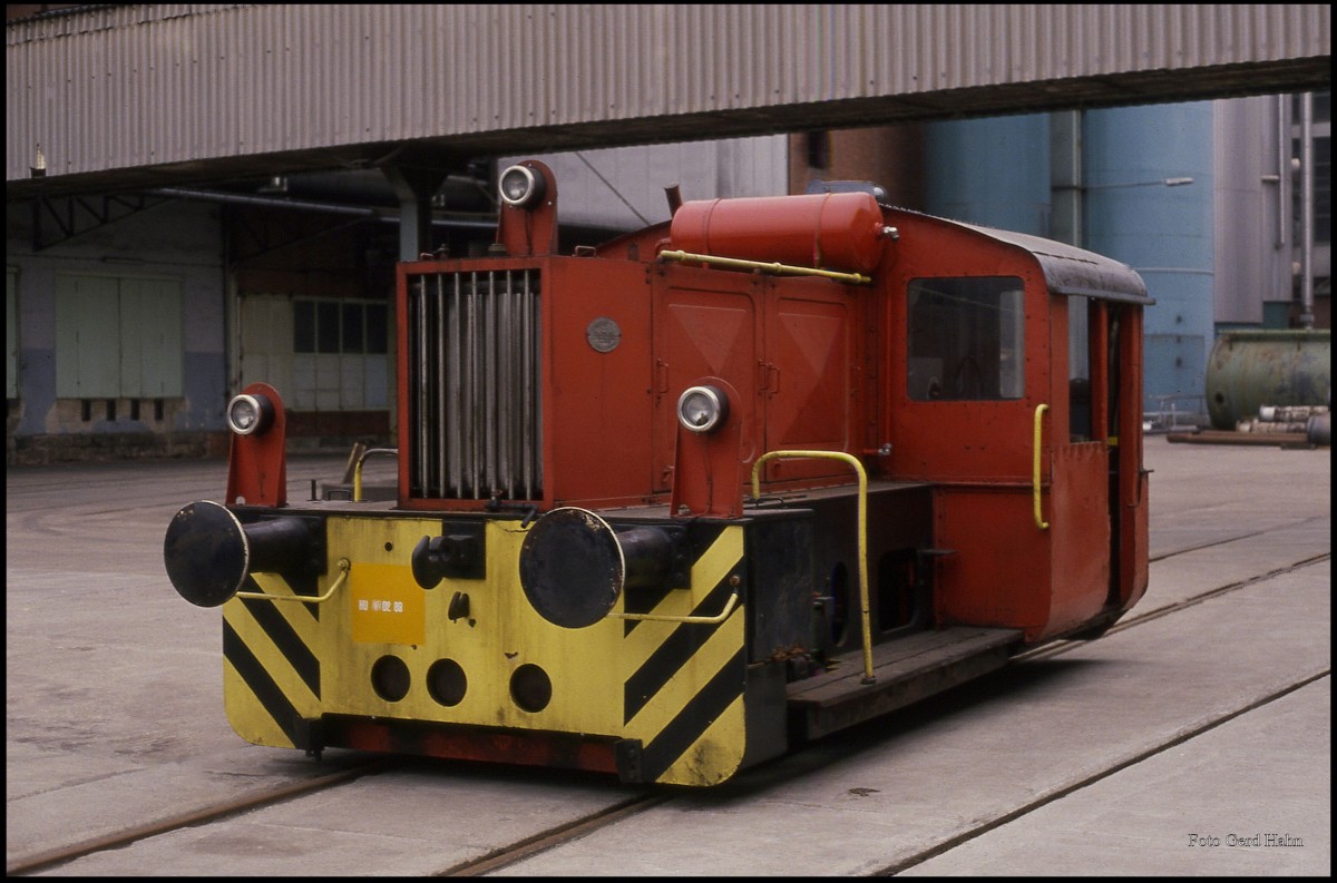 Köf II, Gmeinder Nr. 5229, bei der Zuckerfabrick in Fallersleben am 5.4.1989.