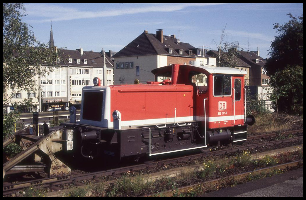 Köf III 332137 am 21.09.1997 im Bahnhof Mönchengladbach.